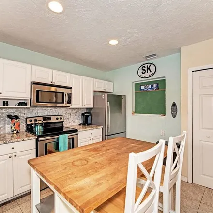 Rent this 3 bed apartment on 1767 Redwood Street in Sarasota County, FL 34231