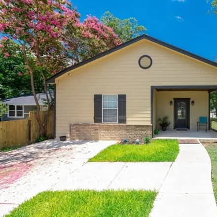 Image 2 - 235 Gray St, San Antonio, Texas, 78208 - House for sale