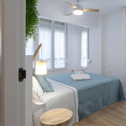Rent this 2 bed apartment on Falla Plaça de la Reina in Pau i Sant Vicent - Tio Pep, Carrer de Santa Irene