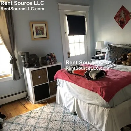 Image 6 - 18 Cherry St Apt 2R, Somerville, Massachusetts, 02144 - Apartment for rent