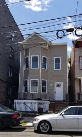 Image 1 - 123 Bayview Avenue, West Bergen, Jersey City, NJ 07305, USA - House for rent