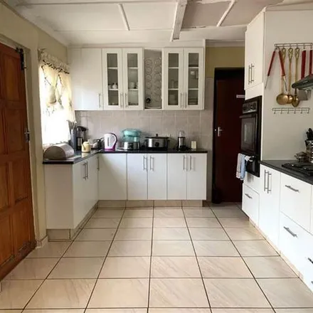 Image 2 - 407 Roslyn Avenue, Newlands, Pretoria, 0010, South Africa - Apartment for rent