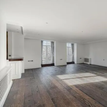 Rent this 4 bed room on 30 Avenue Road in London, NW8 6BU