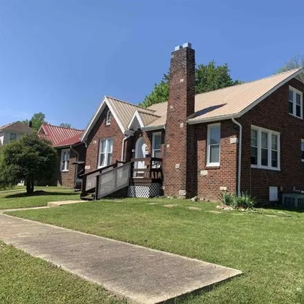 Buy this 4 bed house on 507 Green Street in Fulton, KY 42041