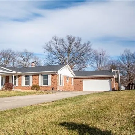 Buy this 3 bed house on 1038 North Henrietta Street in Effingham, IL 62401