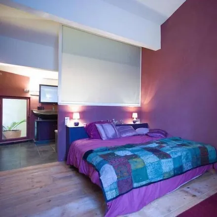 Rent this 3 bed house on Quai du Rhône in 13150 Tarascon, France