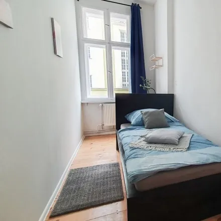 Rent this 4 bed room on Carl-Kraemer-Grundschule in Zechliner Straße 4, 13359 Berlin