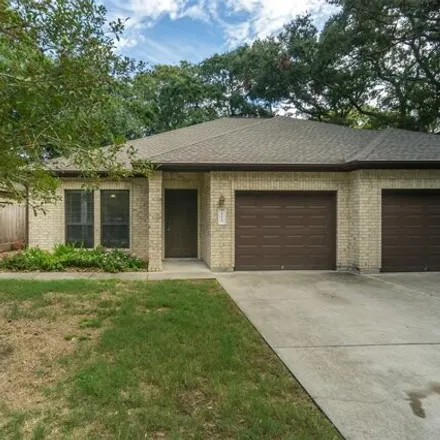 Rent this 3 bed house on 3598 Reading Lane in Bacliff, TX 77518