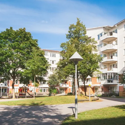 Rent this 3 bed apartment on Mjölnerbacken 46 in 174 59 Sundbybergs kommun, Sweden
