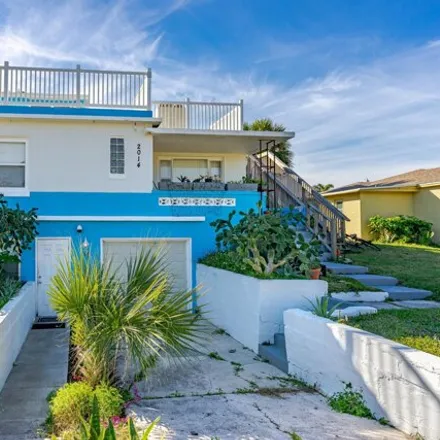 Buy this 5 bed house on 2014 Blais Avenue in Daytona Beach, FL 32118