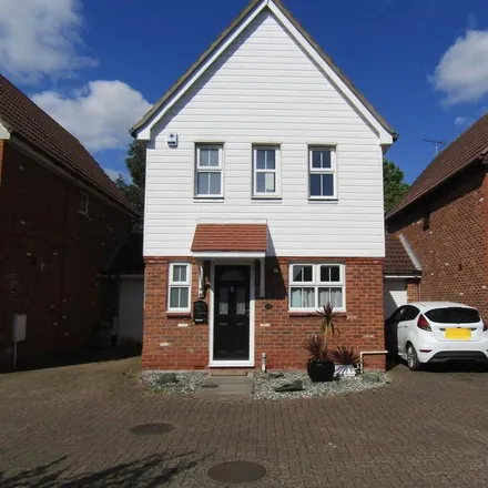 Rent this 3 bed house on 16 Oxborrow Close in Kirby Cross, CO13 0SN