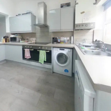 Rent this 7 bed house on Slip's Deli in 121a Cardigan Road, Leeds