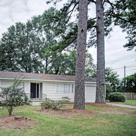 Buy this 3 bed house on 5565 Wayneland Drive in Jackson, MS 39211