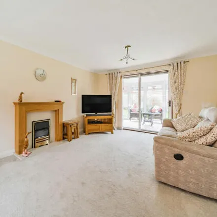 Image 2 - 33 Knights Crescent, Exeter, EX2 7TG, United Kingdom - House for sale