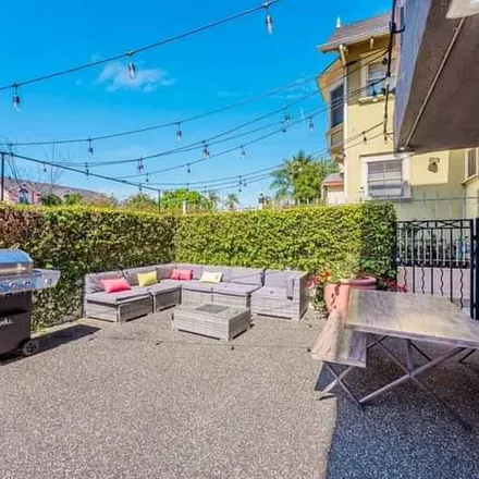 Rent this 15 bed apartment on 1659 West 37th Place in Los Angeles, CA 90018