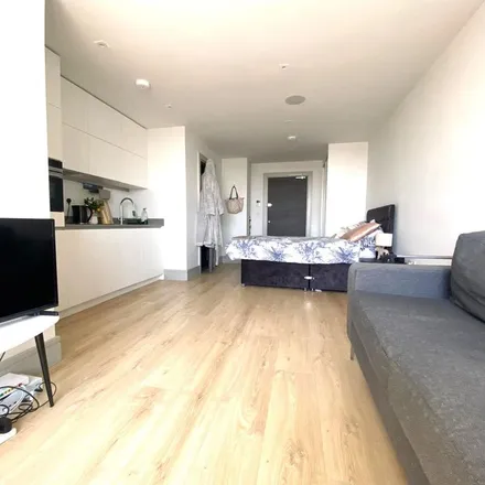 Rent this 1 bed apartment on Cornwall Road in London, UB8 1BA