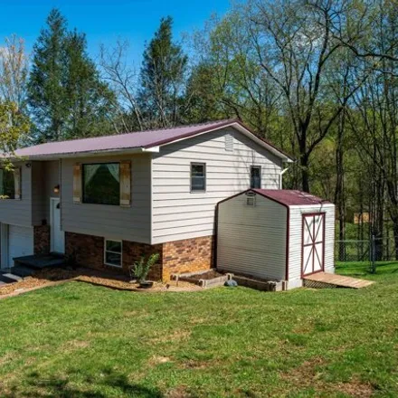 Image 3 - 111 Green Acres Drive, Carter County, TN 37643, USA - House for sale