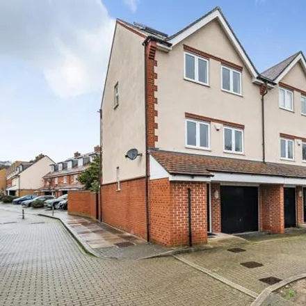 Image 1 - Hamble Drive, London, UB3 2FN, United Kingdom - Townhouse for sale