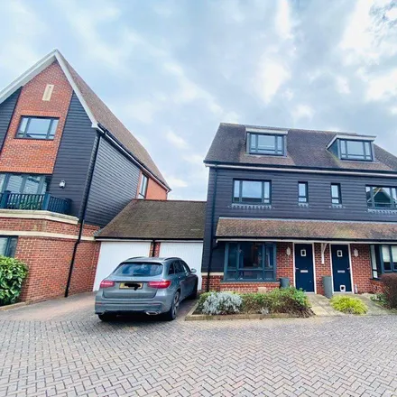 Rent this 4 bed duplex on Lillywhite Road in Westhampnett, PO18 0SQ