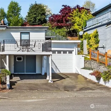 Buy this 3 bed house on 16813 53rd Avenue South in Tukwila, WA 98188