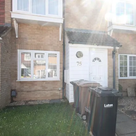 Rent this 2 bed townhouse on unnamed road in Luton, LU2 8TB