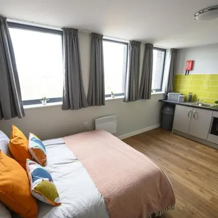 Image 9 - Queen Street, Sheffield, S1 1WR, United Kingdom - Apartment for rent