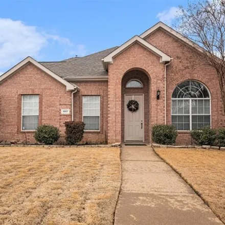 Buy this 4 bed house on 1011 Huntington Trail in Mansfield, TX 76063