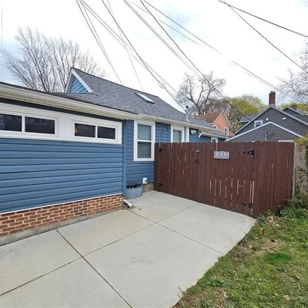 Image 3 - 3928 Bridge Avenue, Cleveland, OH 44102, USA - House for sale