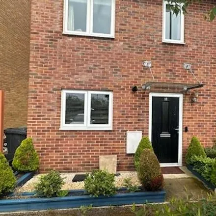 Rent this 3 bed duplex on Farley Meadows in Luton, LU1 5FS