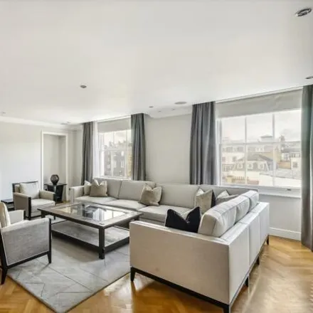 Rent this 3 bed apartment on 7 Charles Street in London, W1J 5DE
