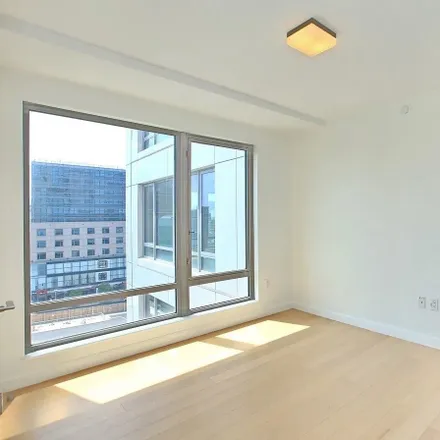 Image 4 - Flushing Commons South, 136-17 39th Avenue, New York, NY 11354, USA - Condo for rent