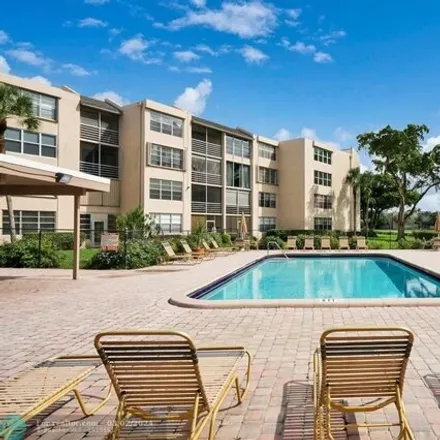 Buy this 2 bed condo on Evergreen Court in Davie, FL 33324