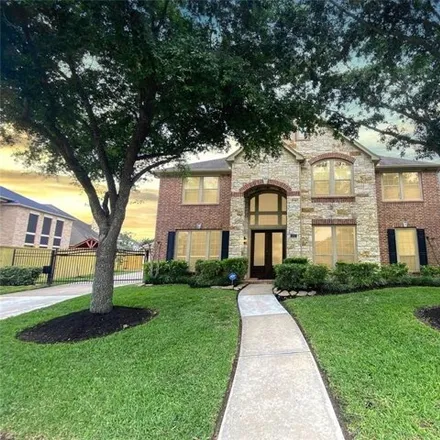 Buy this 5 bed house on 13869 Lakewater Drive in Pearland, TX 77584
