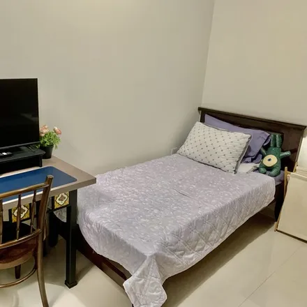 Rent this 1 bed room on 8 Farrer Suites in 8 Sing Avenue, Singapore 218374