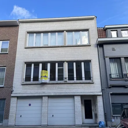 Rent this 2 bed apartment on Rue Albert et Marie-Louise Servais-Kinet - Albert en Marie-Louise Servais-Kinetstraat 18 in 1200 Woluwe-Saint-Lambert - Sint-Lambrechts-Woluwe, Belgium
