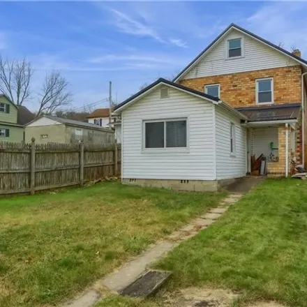 Buy this studio house on 849 South Street in Ellwood City, PA 16117