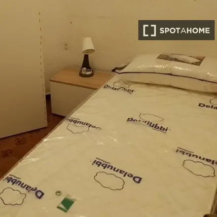 Rent this 4 bed room on Avinguda de Pérez Galdós in 46008 Valencia, Spain