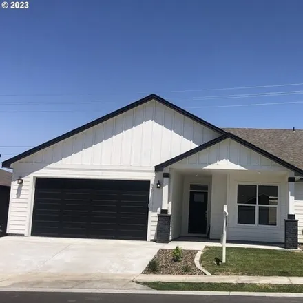 Buy this 3 bed house on East Autumn Avenue in Hermiston, OR 97838