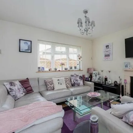 Image 3 - Long Drive, Burnham, SL1 8AJ, United Kingdom - House for sale