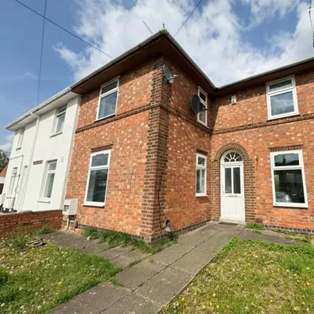 Rent this 3 bed townhouse on The Littleway in Leicester, LE5 4PN