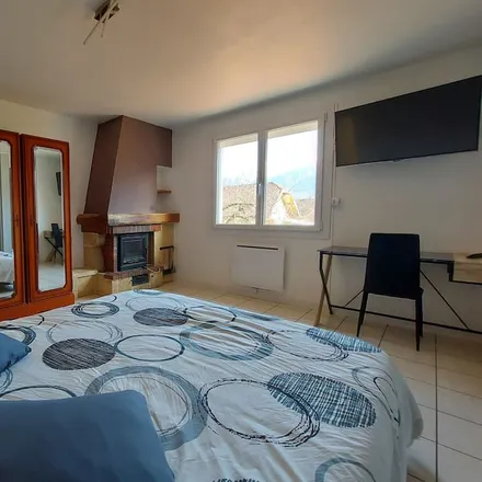 Rent this 2 bed apartment on 74410 Saint-Jorioz