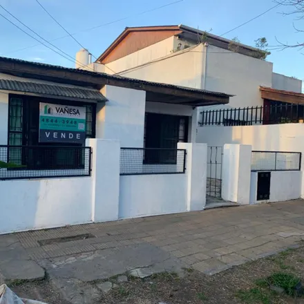 Buy this studio house on 62 - Profesor Agustín R. Vidal 6002 in Villa Ayacucho, Villa Lynch