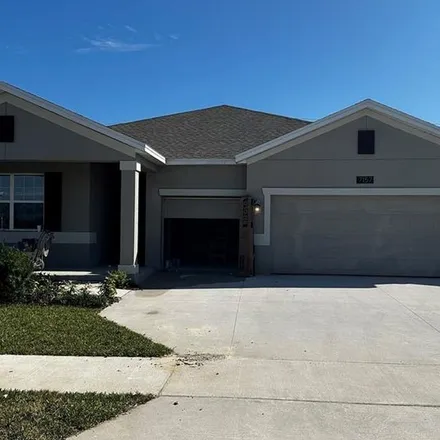Rent this 4 bed apartment on 7157 Dilly Lake Avenue in Groveland, FL 34736