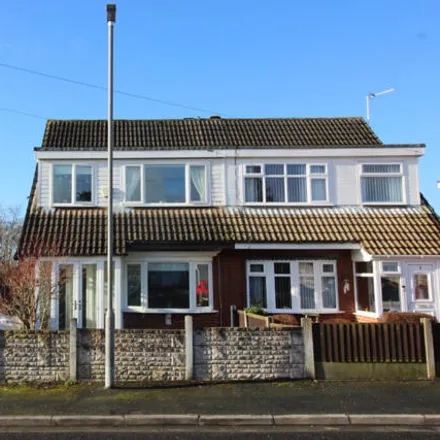 Buy this 3 bed duplex on Morris Close in Blackbrook, WA11 0YT