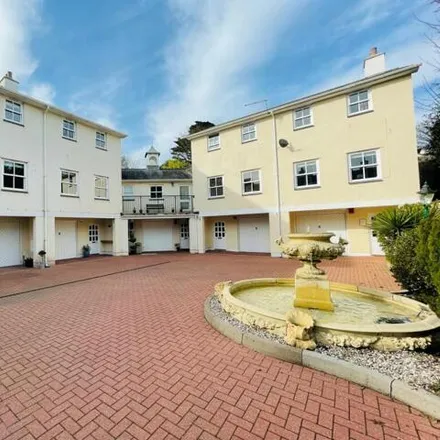 Rent this 3 bed townhouse on Woodside Drive in Torquay, TQ1 1QN