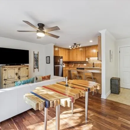 Image 8 - 2500 Steck Avenue, Austin, TX 78757, USA - Condo for sale