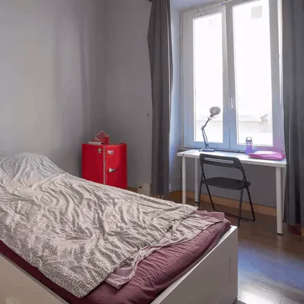 Rent this 7 bed room on Il Garigliano in Via Garigliano, 70A
