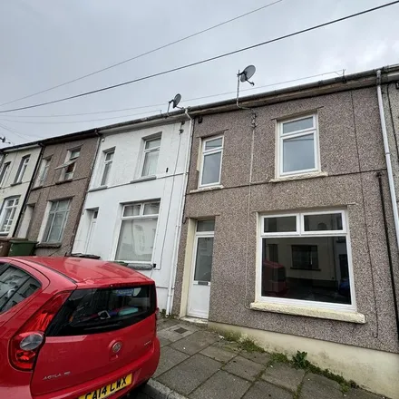 Rent this 4 bed townhouse on Lady Tyler Terrace in Rhymney, NP22 5PN