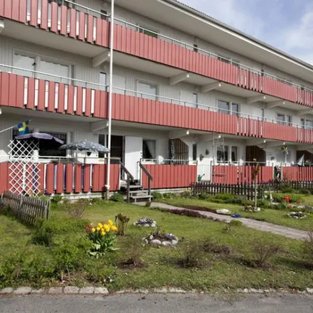 Rent this 3 bed apartment on Hällebergsgatan in 442 51 Kungälvs kommun, Sweden