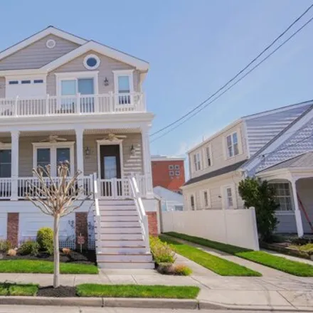 Rent this 5 bed house on 147 North Huntington Avenue in Margate City, Atlantic County